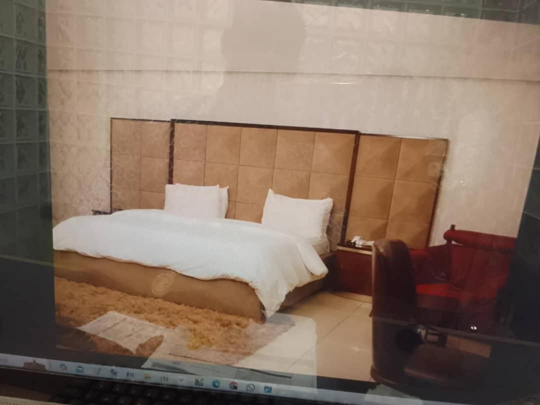 Diamond Lane Hotel 阿布贾 外观 照片