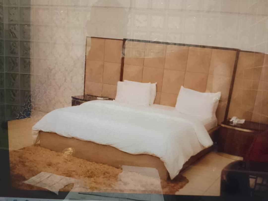 Diamond Lane Hotel 阿布贾 外观 照片